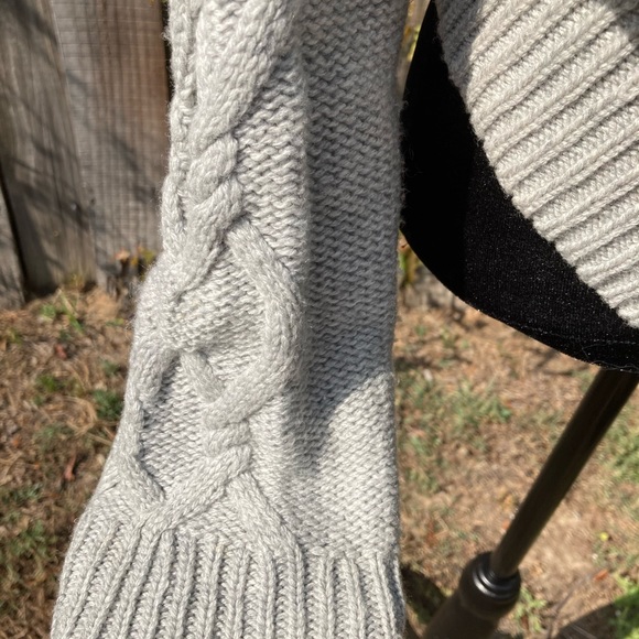 Gap Sweater - Picture 3 of 5